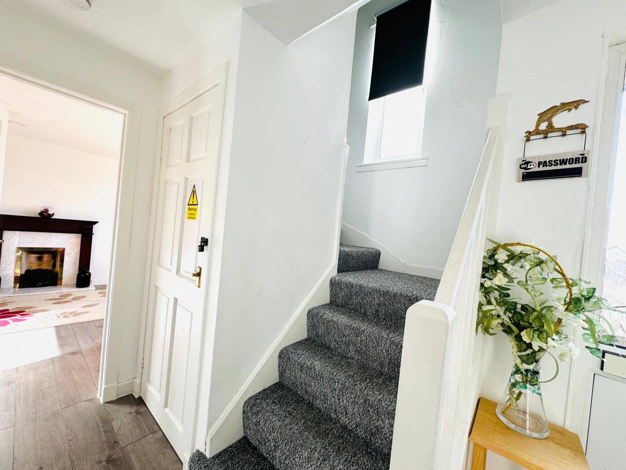 Tillicoultry Jupiter Apartment - Scotland Holiday Let ภายนอก รูปภาพ
